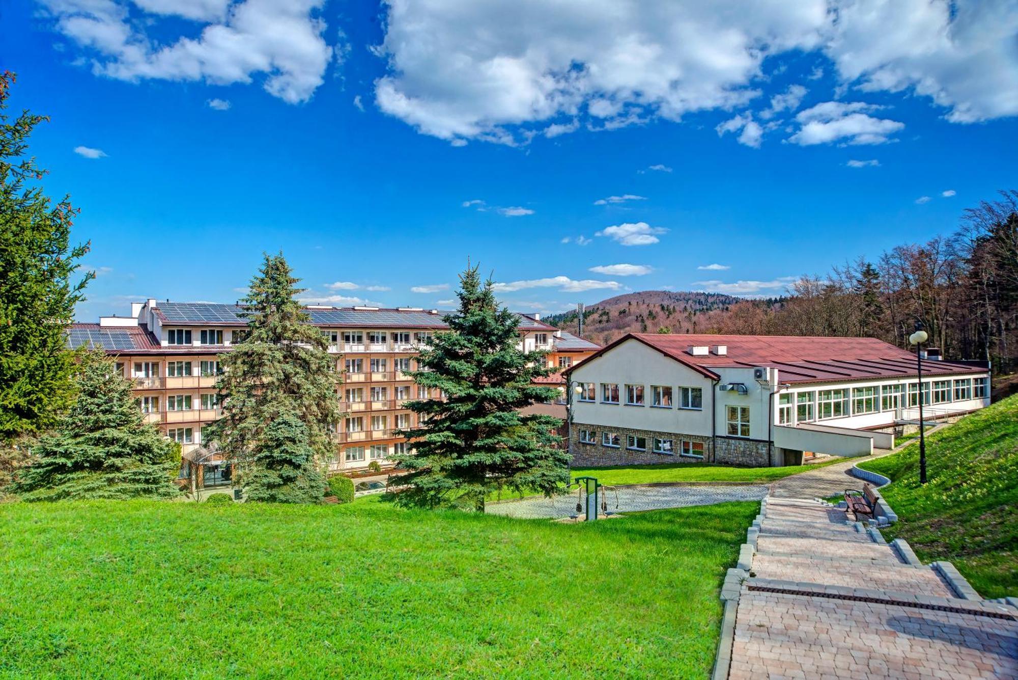 Hotel Kzzg W Polsce, Gornicze Sanatorium Zwiazkowe "Gornik" Iwonicz-Zdrój Exterior foto