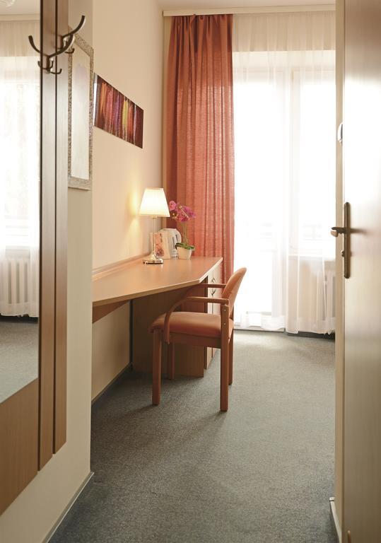 Hotel Kzzg W Polsce, Gornicze Sanatorium Zwiazkowe "Gornik" Iwonicz-Zdrój Habitación foto